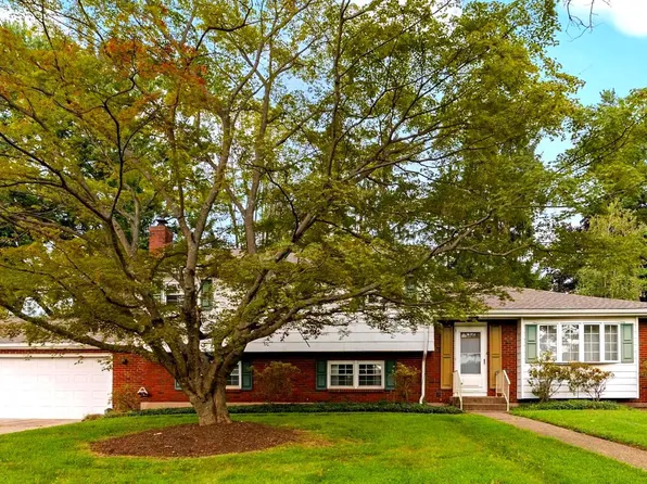 6 Hickory Hill Dr, Ewing, NJ 08618