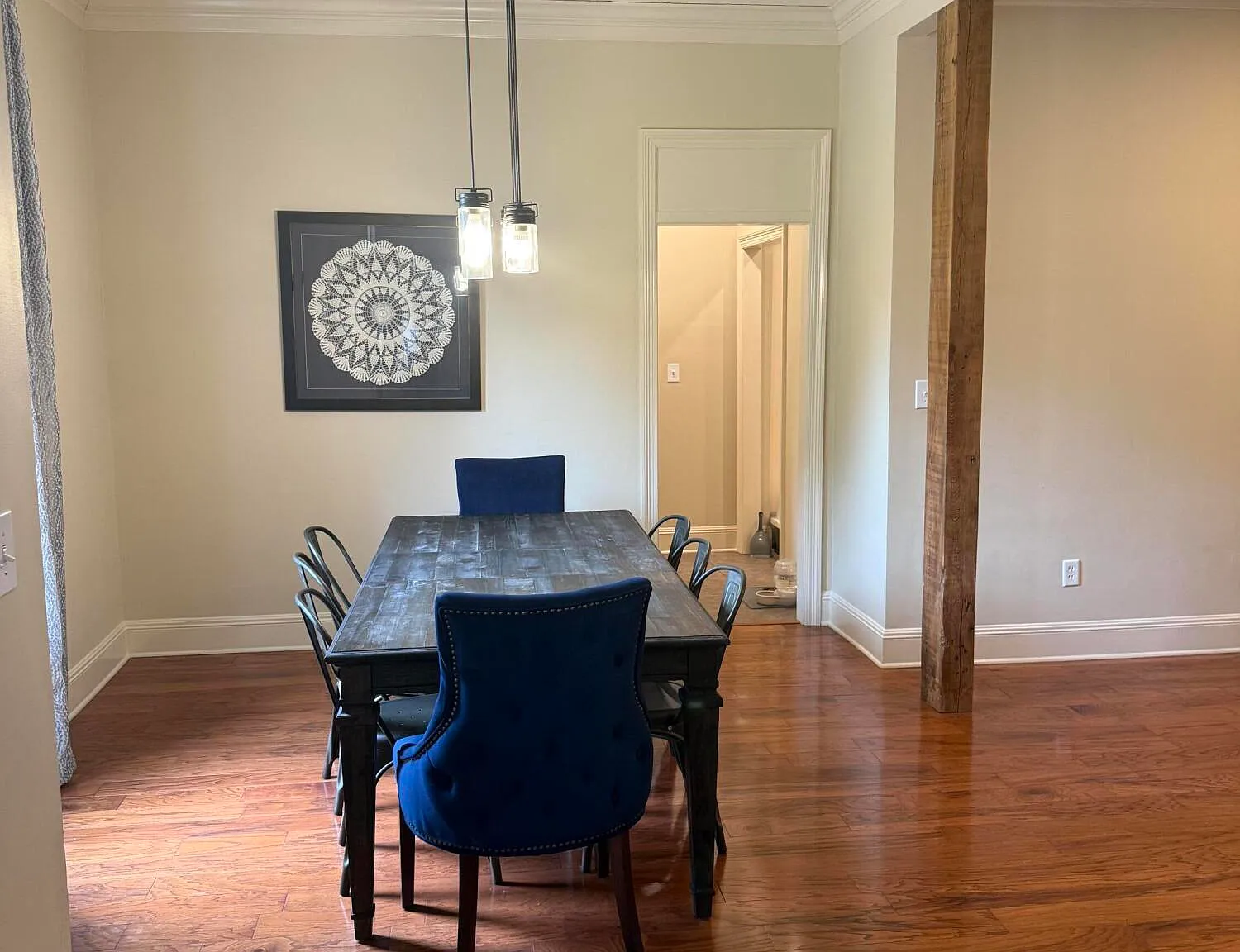 4 bed, 2.5 bath, 2401 sqft, $2,850 — Photo 4