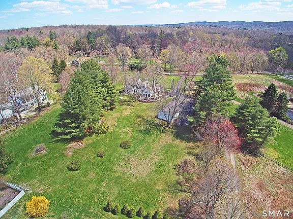 3rd image of 773 Ridgebury Road