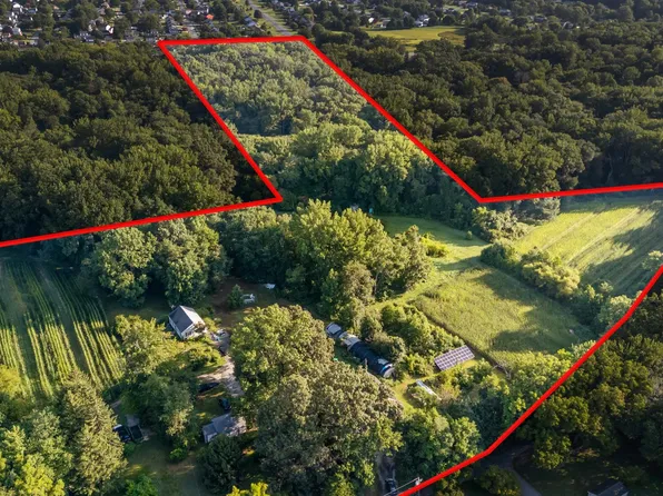 557 Mansion House Rd, Bear, DE 19701