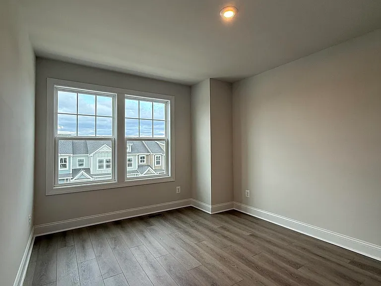 1362 Laconia Ln — Photo 16