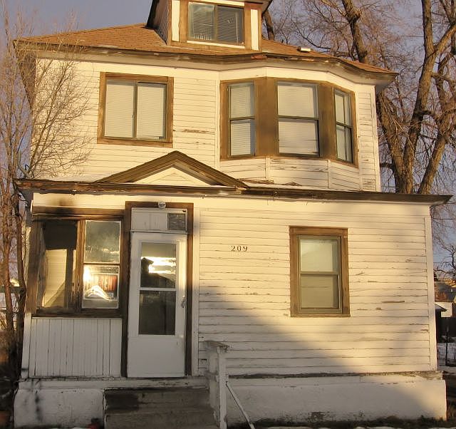 1st image of 209 S 30th St APT 1