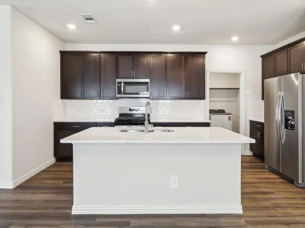 908 Dayflower Ct, Lavon, TX 75166