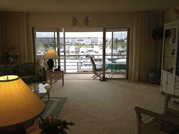 4th image of 29 Yacht Club Dr APT 301