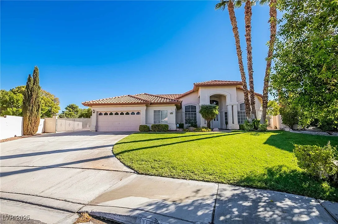 4 bed, 2.5 bath, 3093 sqft, $5,995 — Photo 1