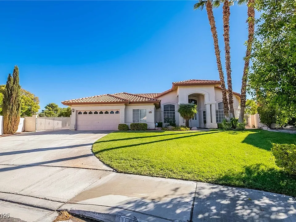 1400 Castle Crest Dr