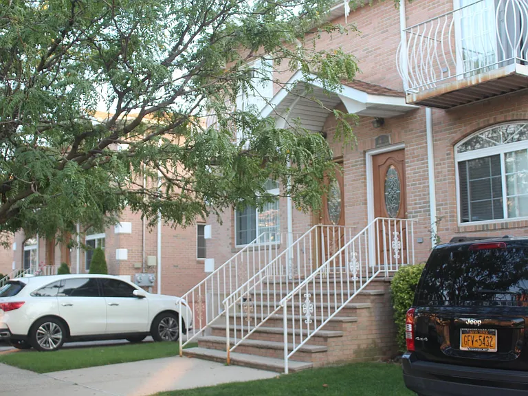 Royce St — Photo 8