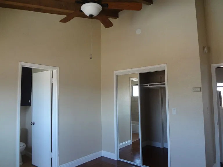 6346 Middleton Ave — Photo 10