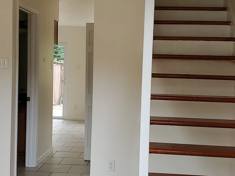 7407 Hazelcrest Dr — Photo 5