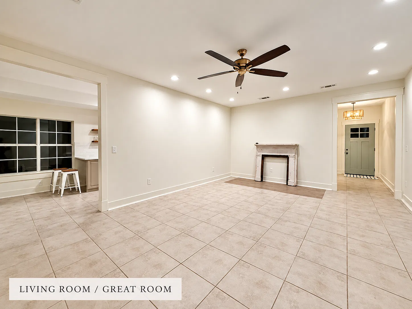 3 bed, 3.5 bath, 2355 sqft, $3,200 — Photo 2