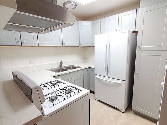 5th image of 8529 Saturn St APT 4