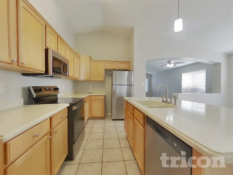 13227 W Port Au Prince Ln — Photo 7