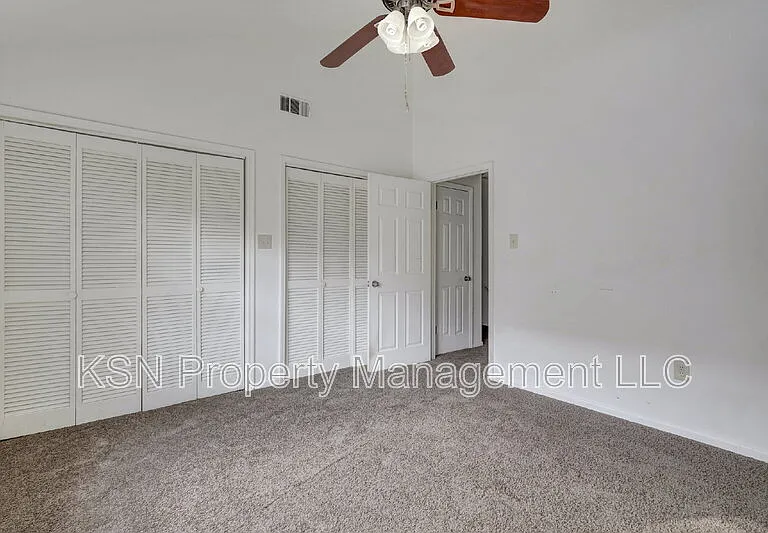 2220 E Victory Dr #24 — Photo 19