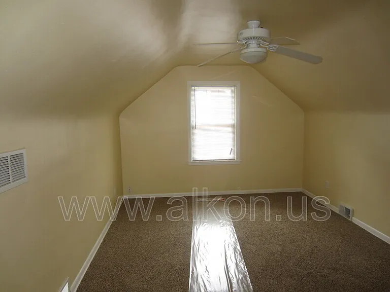 2411 Webster Ave — Photo 12