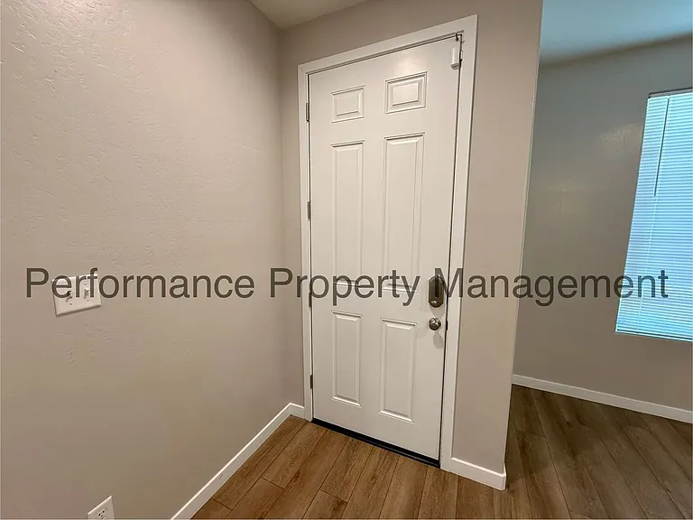 7215 Canyon Creek Dr — Photo 2