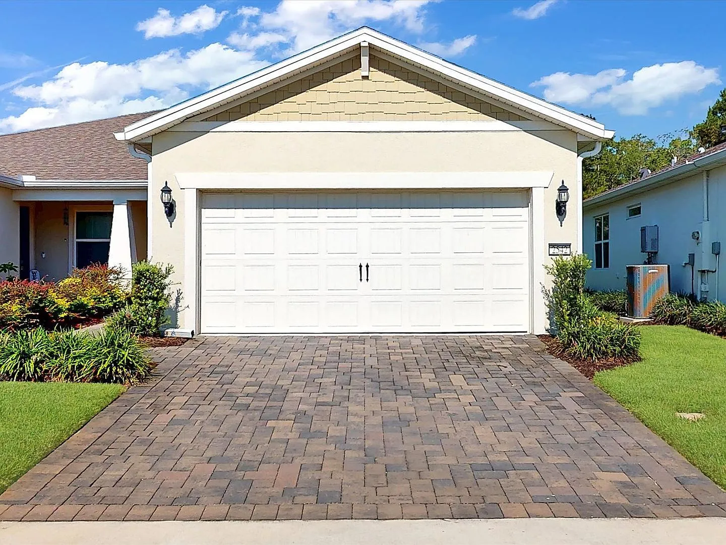 2 bed, 2.0 bath, 1584 sqft, $2,399 — Photo 2