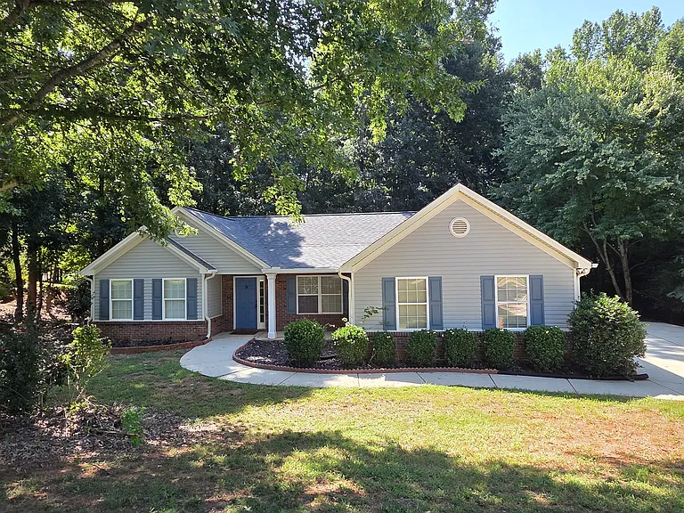 171 Laurel Oaks Ln — Photo 1