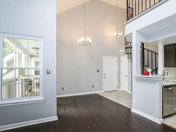 4th image of 907 Hillside Lake Ter APT 513