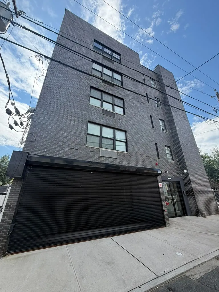 1 bed, $1,718 — Photo 1