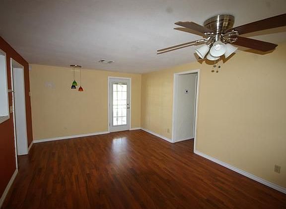 2nd image of 3617 Mistletoe Ave