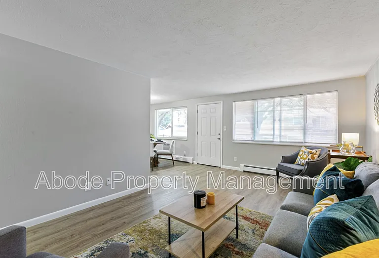 456 W 10th St — Photo 1