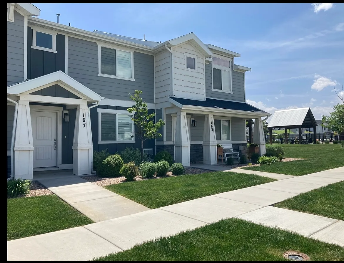 3 bed, 1400 sqft, $1,895 — Photo 1