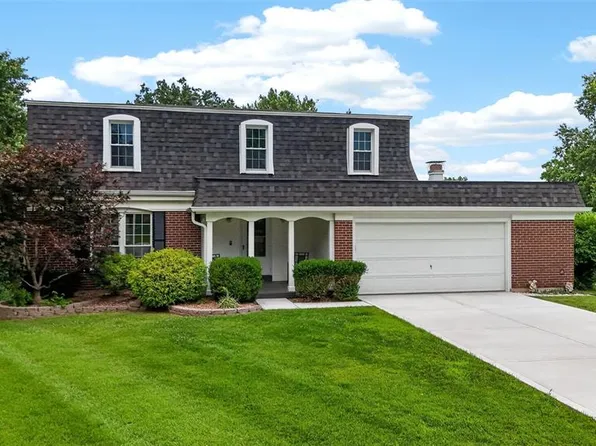 2 Southgate Ct, Saint Charles, MO 63304