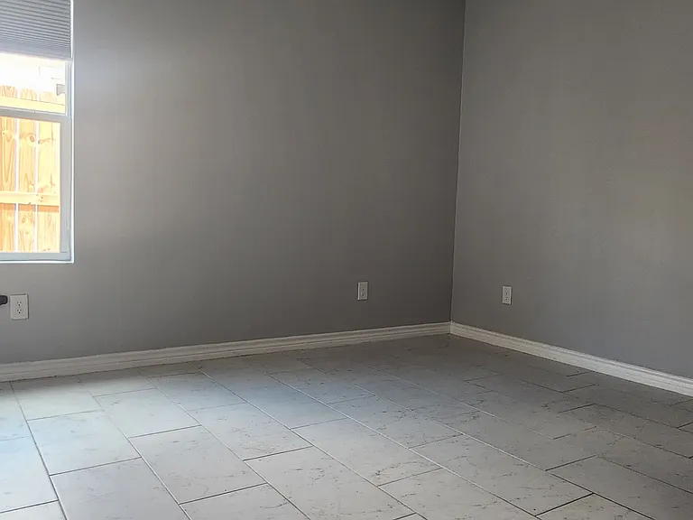 5809 Ozark Ave #4 — Photo 8