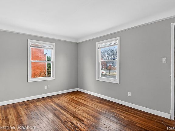 5th image of 16410 Novara St