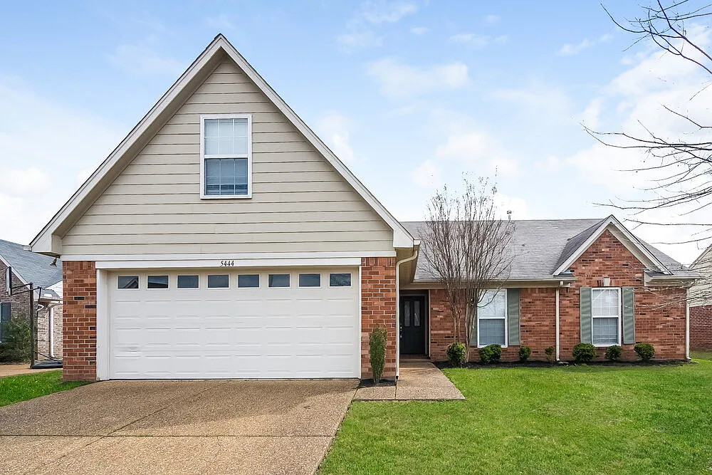 3 bed, 2.0 bath, 1800 sqft, $2,150 — Photo 1