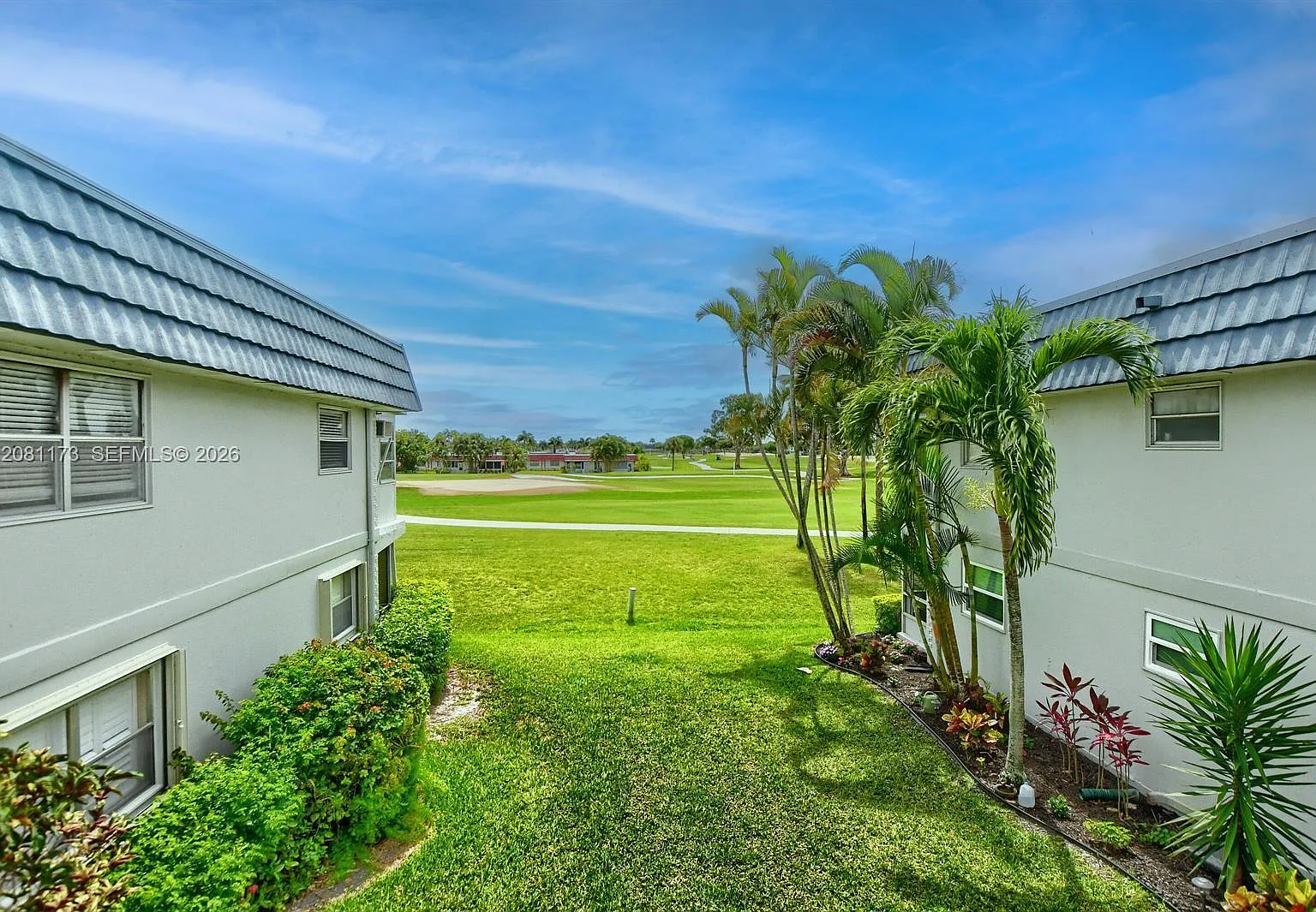Kings Point Tuscany Condo — Photo 1