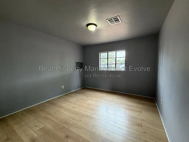 2307 W Rose Ln — Photo 18