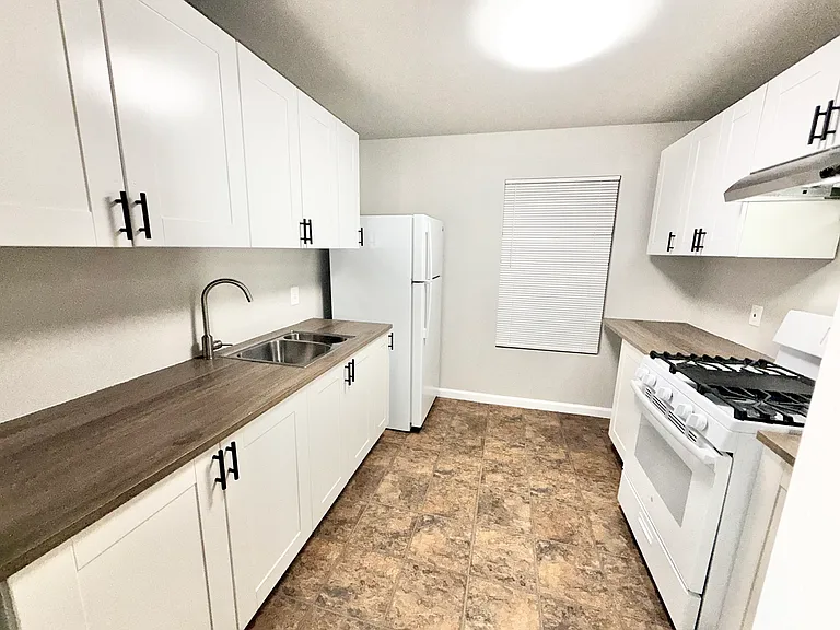 240 Kirk Pl #2 — Photo 6