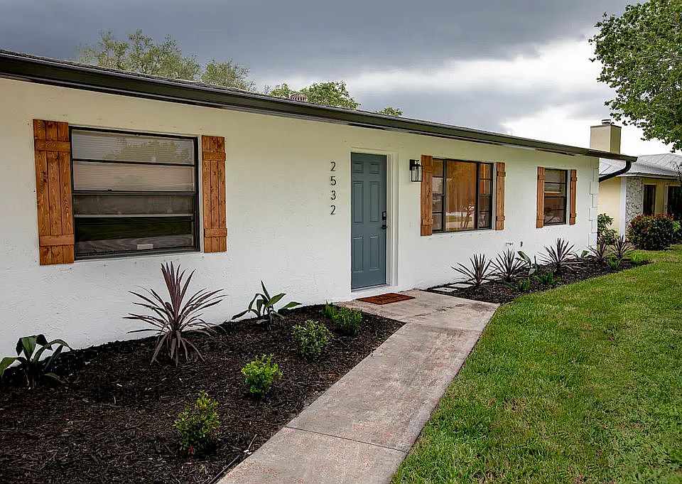 1st image of 2532 SE Calusa Ave