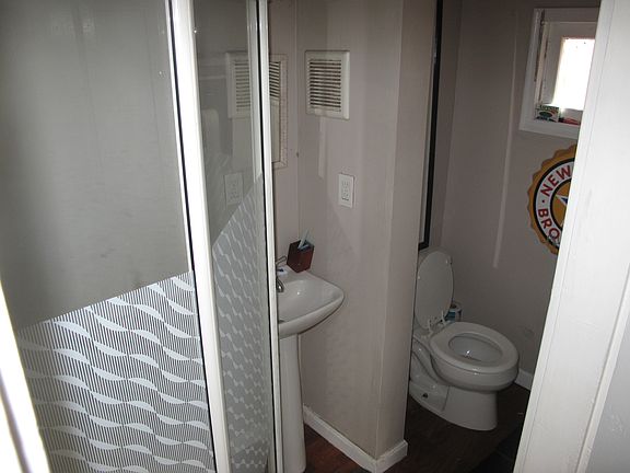 5th image of 413-15 Sanford St