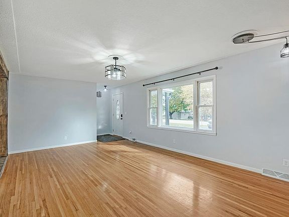 5th image of 24109 Hogan Ave