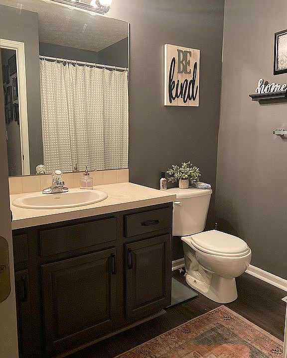 Main floor full bath