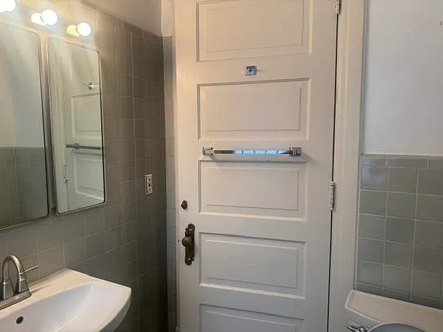1030 Franklin Pl — Photo 14