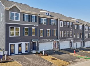 179 Sweetwater Dr, Moon Township, PA