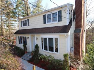 11 Charles St, Valhalla, NY 10595
