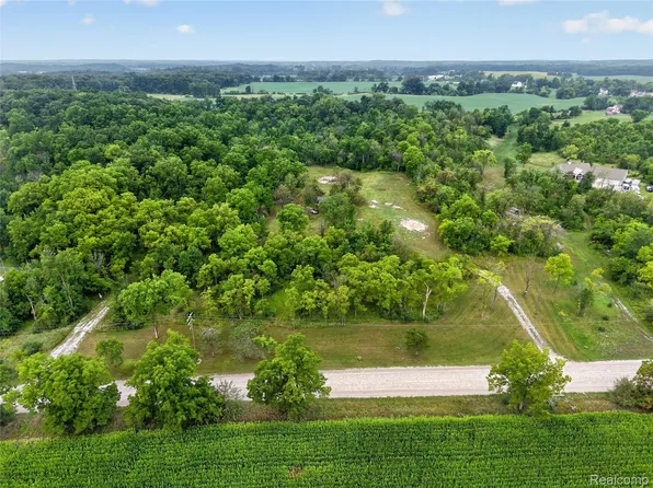 8770 Kaiser Rd, Saline, MI 48176