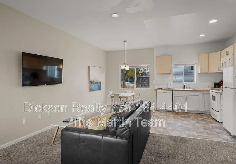121 Caliente St — Photo 2