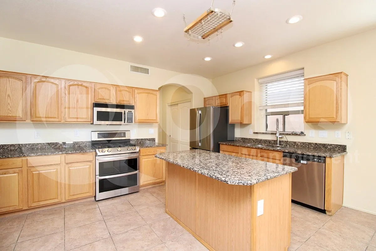 5 bed, 3.0 bath, 2997 sqft, $2,799 — Photo 2