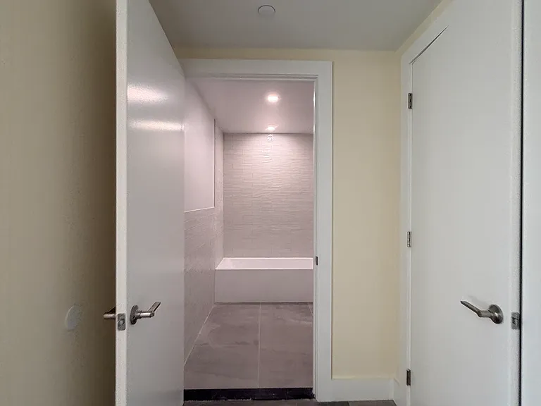 2512 Bronx Park E #A — Photo 10