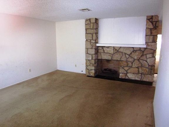 2nd image of 17072 Bernardo Oaks Dr