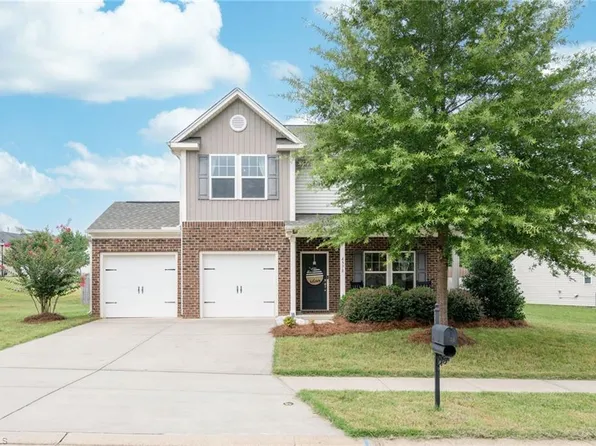 4578 Wedge Dr, Pfafftown, NC 27040
