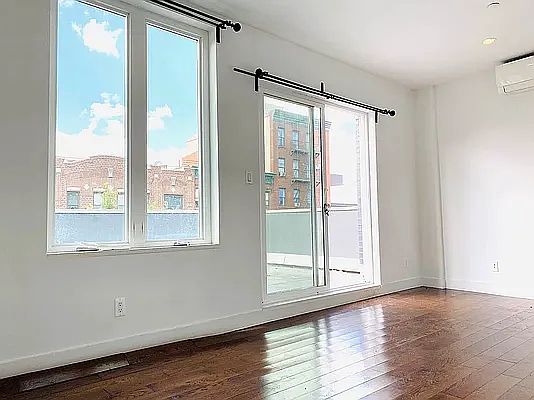 4th image of 746 Lafayette Ave #2L