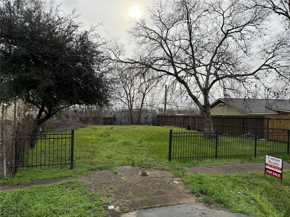 7241 England St, Houston, TX 77021