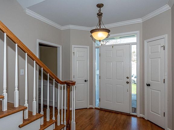 4th image of 8924 Isherwood Ln