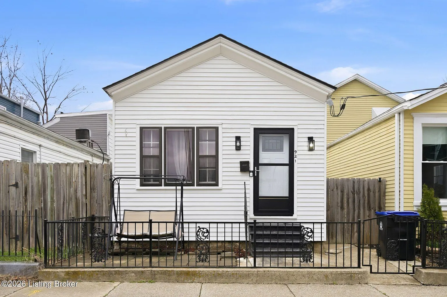 921 Mary St photo 1